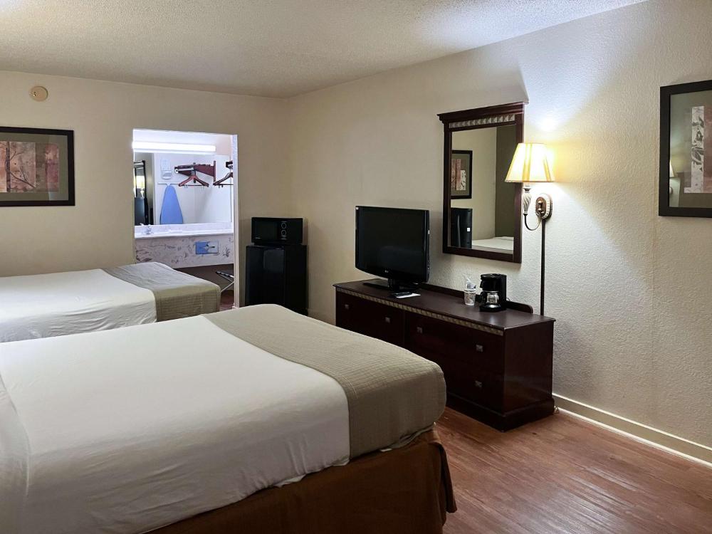 Queen Room with Two Queen Beds - Disability Access - Non-Smoking interior